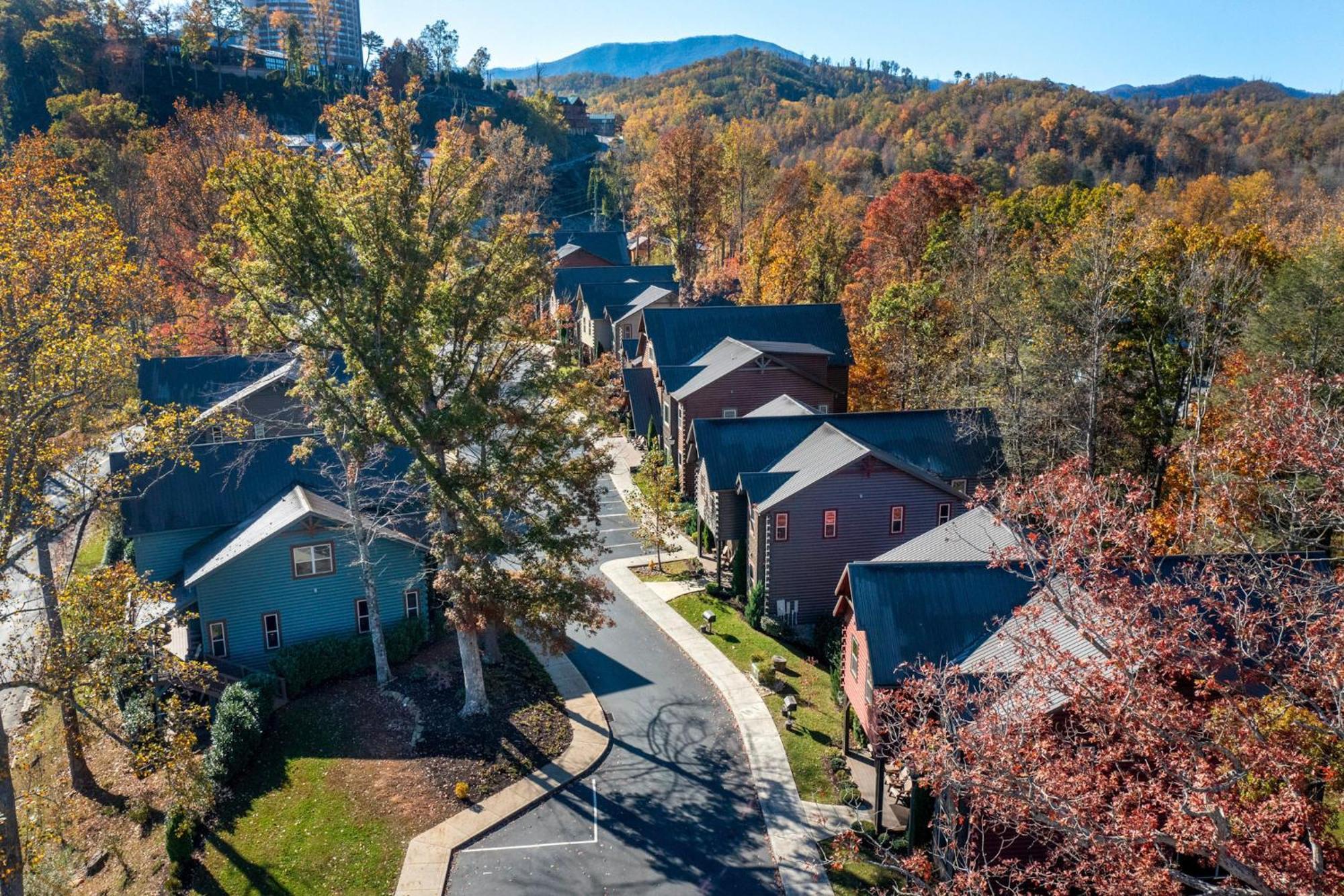 The Great Dogwood Manor By Stony Brook Cabins Gatlinburg Exterior photo
